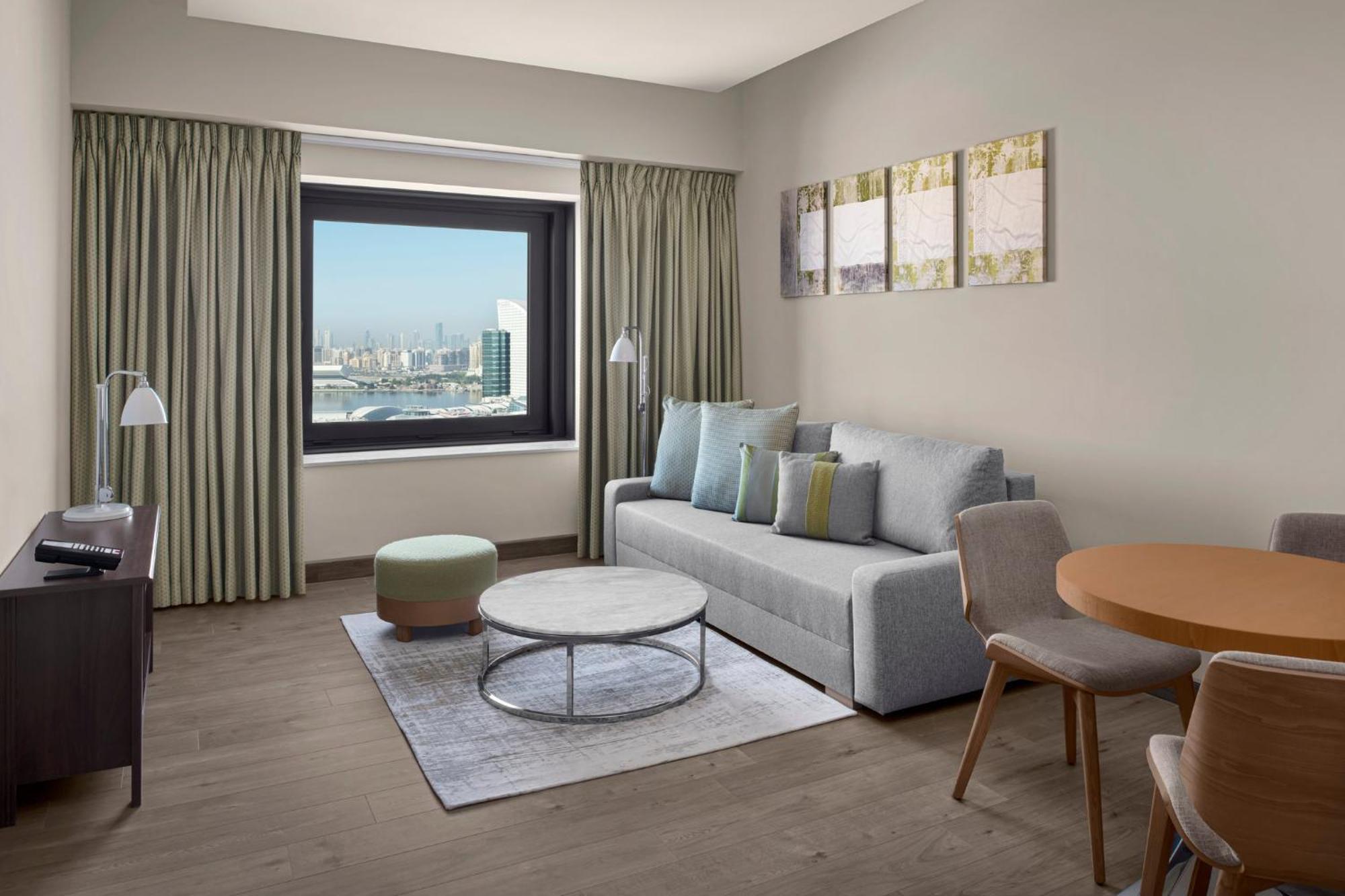 1 King One-Bedroom Apartment Creek View